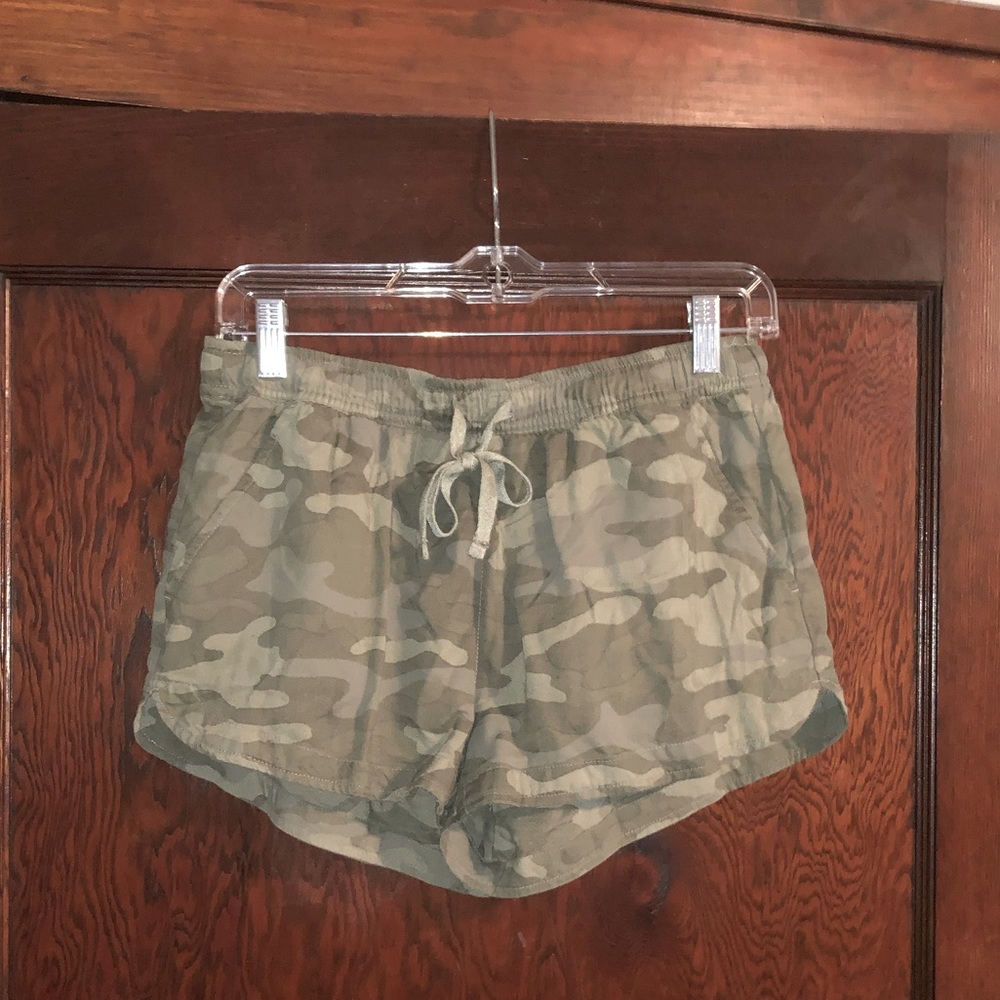 Camo jogger shorts